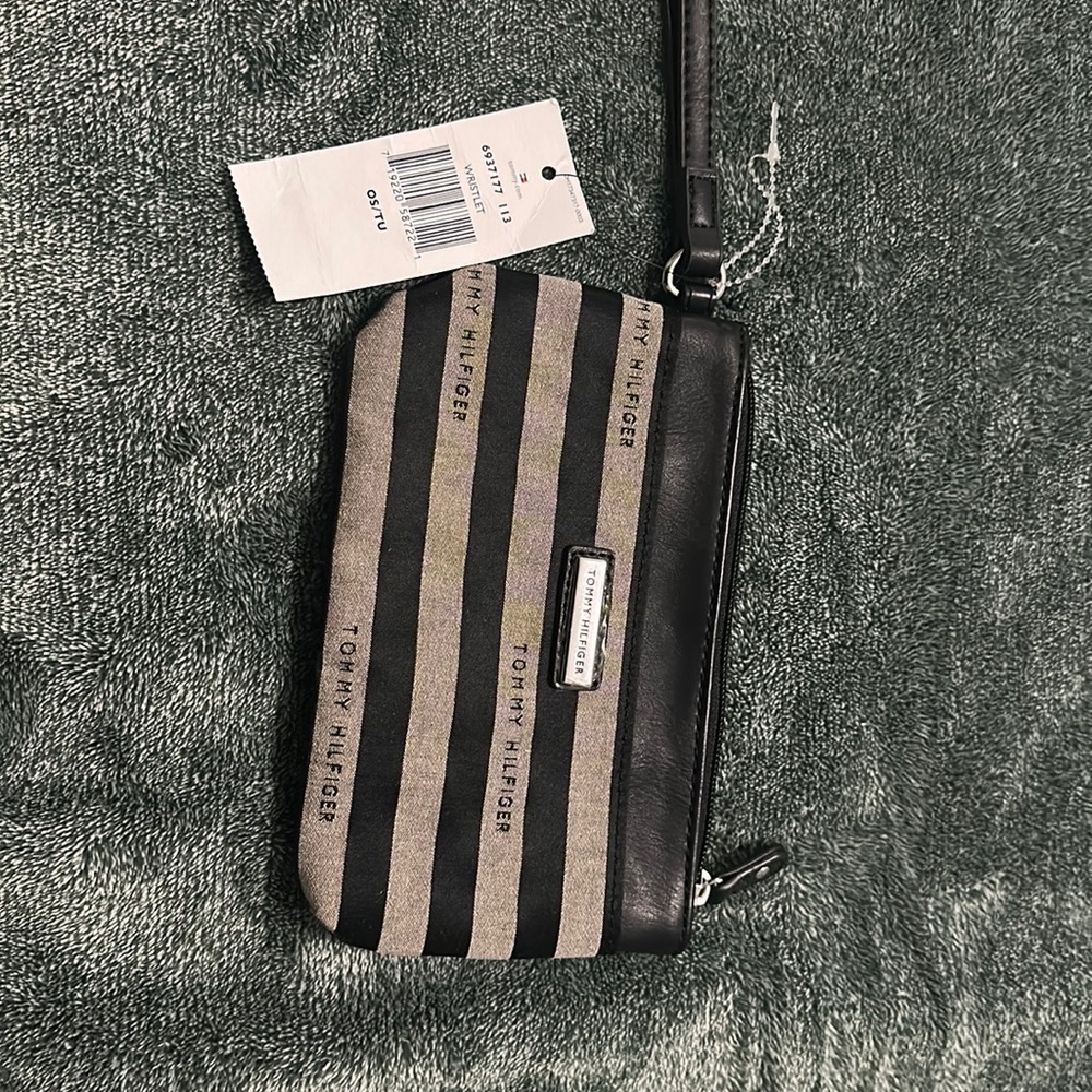 NWT Tommy Hilfiger wristlet